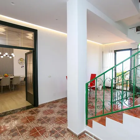 Luxury With Stunning Views In *