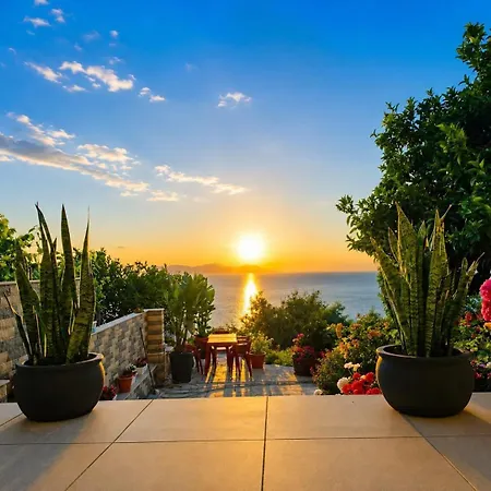 Luxury With Stunning Views In Villa Vlorë